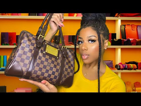 ASMR | 👜 Whats In My Purse (Louis Vuitton Berkeley Bag) ft. Cloversac