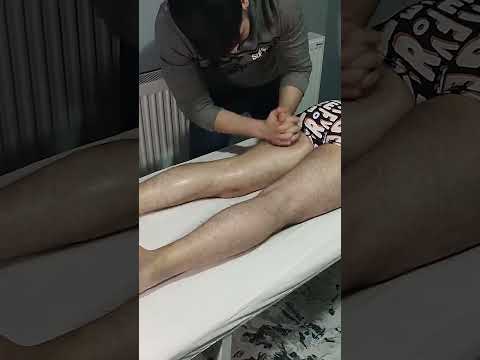 RELAXING MASSAGE THAT ENERGIZES THE REAR LEGS #massage #satisfying #relaxing #asmr #shorts