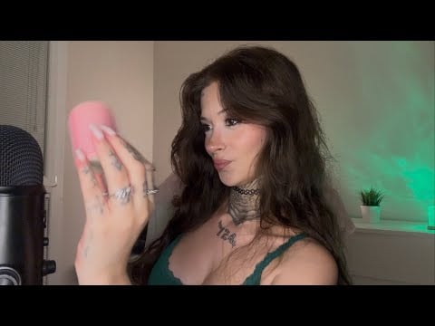 Akasi ASMR kanalı canlı yayında