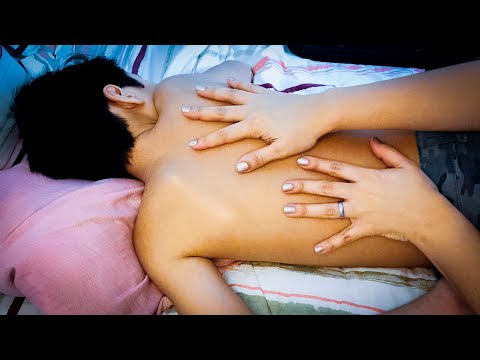 ASMR APLICADO:FAZENDO MASSAGEM NO MEU FILHO. (ele dormiu😴)