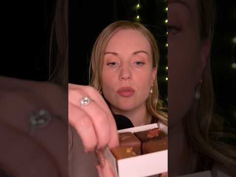 Maistetaan vaahtokarkkeja ASMR #asmrsuomi #asmrmarshmallow