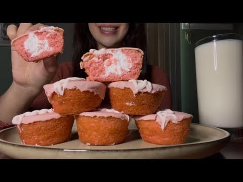 ASMR STRAWBERRY CREAM FILLED HOSTESS CUPCAKES WITH MILK