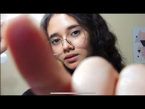 ASMR - Sendo vendedora por um dia, toques relaxantes para adormecer em 15min (Carolina Ramos)💤😴