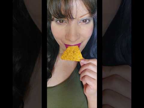 💚Eating.             Chips 💚