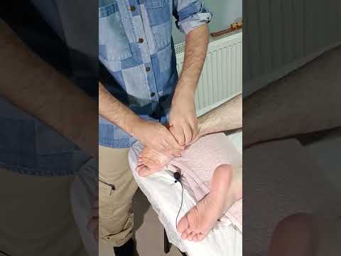 A VERY RELAXING REFLEXOLOGY MASSAGE FOR FEET #satisfying #relaxing #asmr #shorts