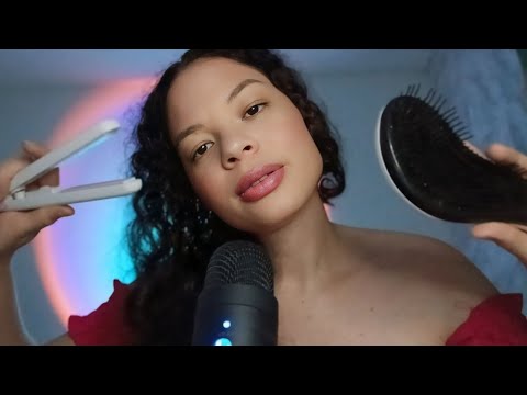 ASMR: PENTEANDO e fazendo CHAPINHA delicadamente NO seu CABELO 🥰😴
