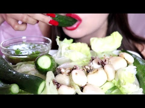 ASMR Baby Octopus and Crunchy Veggies Eating Sounds