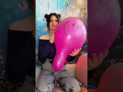 SQUEAAAAAAKY!! 😮 #balloon