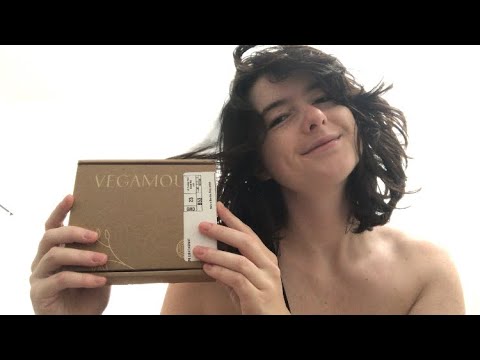 ASMR Vegamour Unboxing and Application 👧🏻 (relaxing tapping)