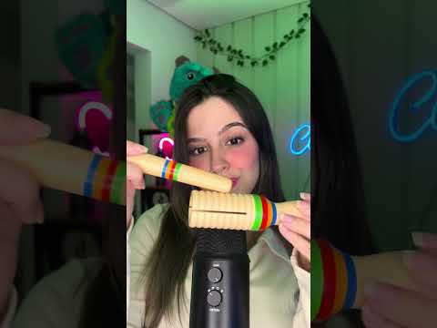 FAZENDO ASMR ENQUANTO CURIO A SUA VIDA