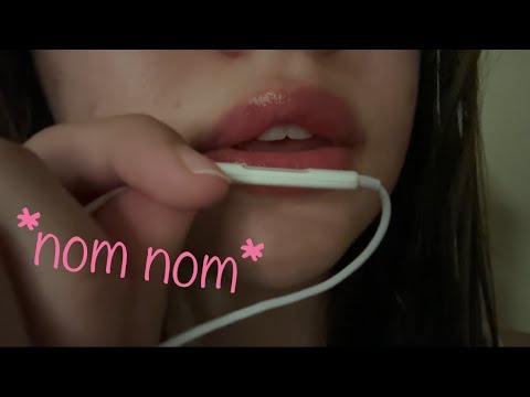 asmr “nom nom” + mouth sounds