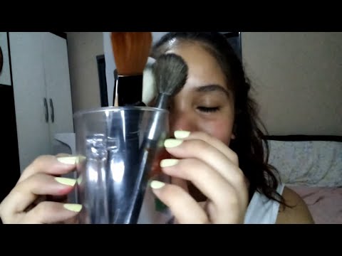 ASMR Passando delicadamente pincéis no meu rosto pra pesar seus olhinhos de sono