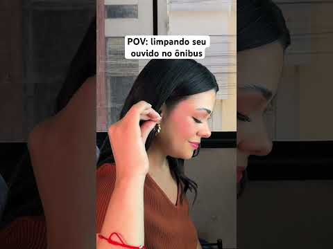 POV: limpando seu ouvido no ônibus #asmr #humor #comedia #shorts
