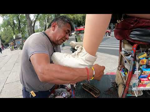 Limpieza callejera de zapatos en Ciudad de México 🇲🇽 *Solo 1 dólar*