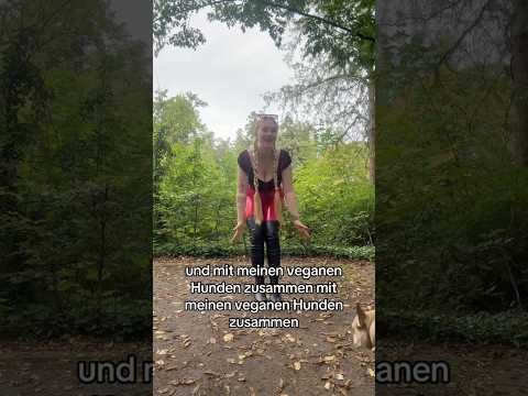 Wer geht mit mir und meinen veganen Hunden zusammen spazieren? 😙