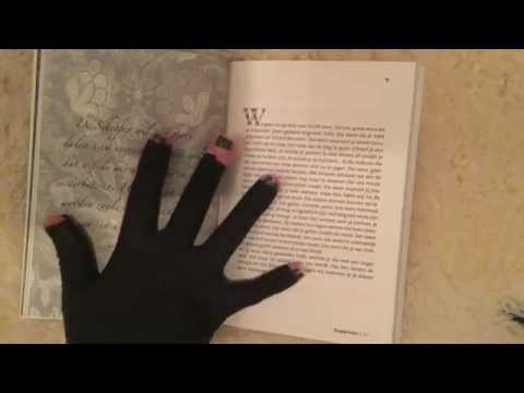 Latex Gloves and reading in Dutch/Brushing/Paper rustle [ASMR]