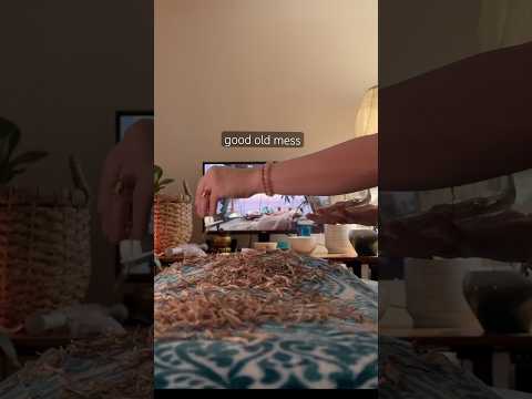 Flower sprinkle massage to soothe the senses #reiki #asmr #relax #oddlysatisfying