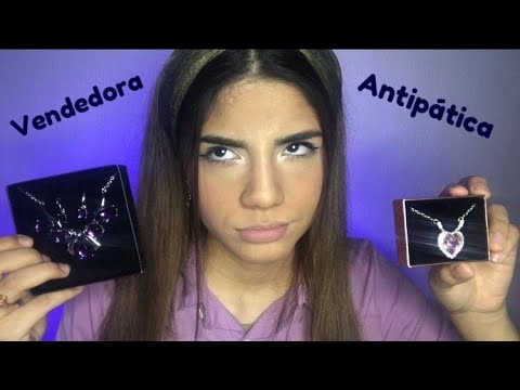 🌟ASMR ESPAÑOL/ (ROLEPLAY) Vendedora AMARGADA Y ANTIPÁTICA te VENDE collares para un EVENTO😴