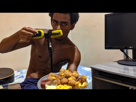 ASMR COMENDO BOLINHO DE QUEIJO, #COMIDATIPICA #MUKBANG