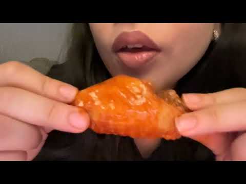 ASMR ~eating wings on the couch like a chud~🍗 (messy)