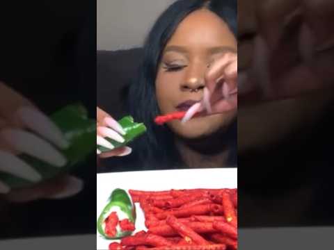 Crunch crunch! #asmr #mukbang #foryou #eatingshow
