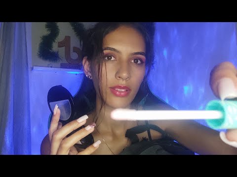 ASMR AQUELA GAROTA QUE SENTA ATRÁS DE VOCÊ TE MAQUIANDO 💄