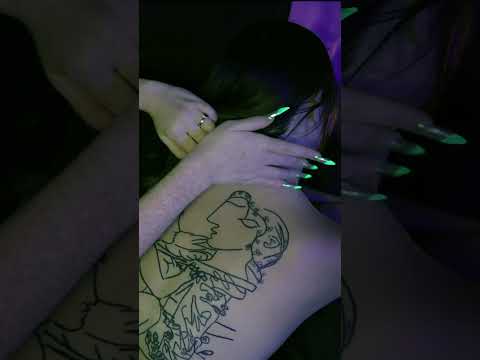 follow my nails & feel your brain melt 🫠(full vid on YouTube!) #asmr #blacklight #asmrtingles