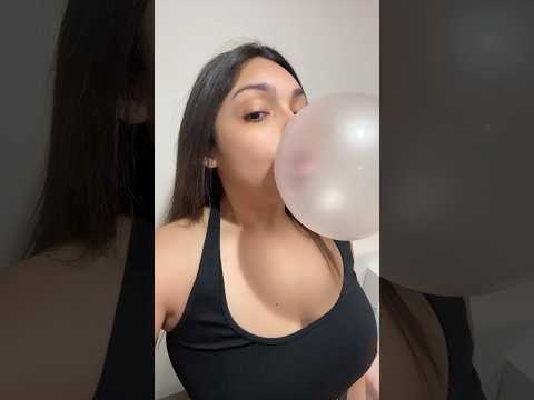 BIG BUBBLE GUM ASMR | blowing a huge bubble gum sounds #bubblebum #bubblegum