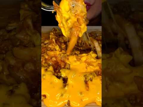 CHEESY CHILI CHEESE FRIES #asmr #food #cheesy #fries