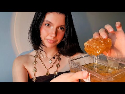 ASMR eating HONEYCOMB (yummy)