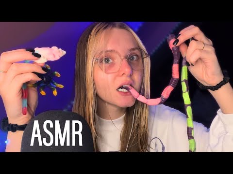 [ASMR FR] Je Mange Des Serpents Géants (et d'autres bonbons d'halloween)