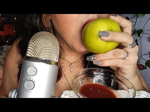 ASMR Comiendo Manzana verde con chamoy