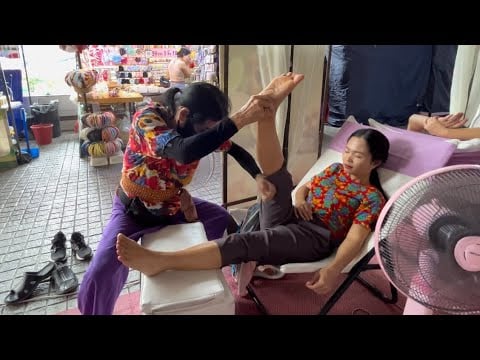 THAI STREET MASSAGE IN BANGKOK / EXCELLENT THAI FOOT MASSAGE BY PROFESSIONAL