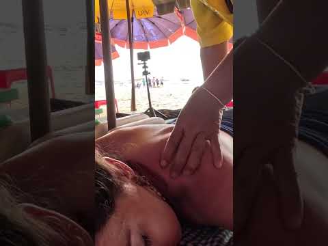 Amé este RELAJANTE MASAJE de ESPALDA en una playa de Tailandia #beach #travel #massage #relax #short