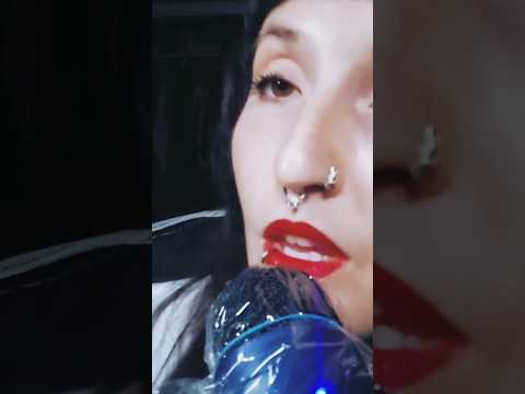 this made the best sounds #asmr #visualtingle #asmrsounds #asmrkisses