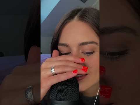 ASMR Applying Lip Gloss 💋