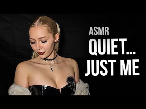 [4K USA ASMR] Total Black Latex 🖤 Intense Scratching, Squeaky Friction & Key Jingles | No Talking