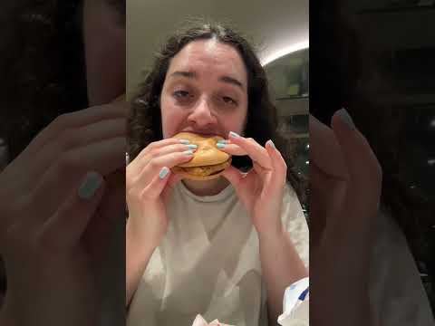 🌙 ASMR FRANÇAIS : CRASH TEST DU MACDO DE MINORQUE 🍔🏝️  #asmr #crashtest #macdonald #shorts #short