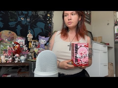 AMSR showing off my skullpanda n unboxing 🙈