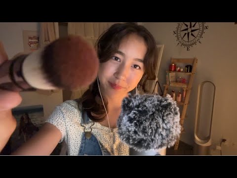 ASMR face brushing ~ visual triggers & mic scratching