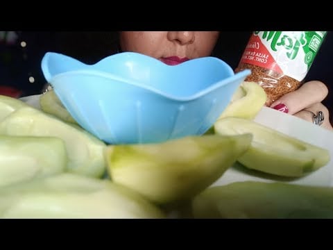 ASMR Mango tierno con sal y tajin, final inesperado/eating tender mango with salt and Tajín