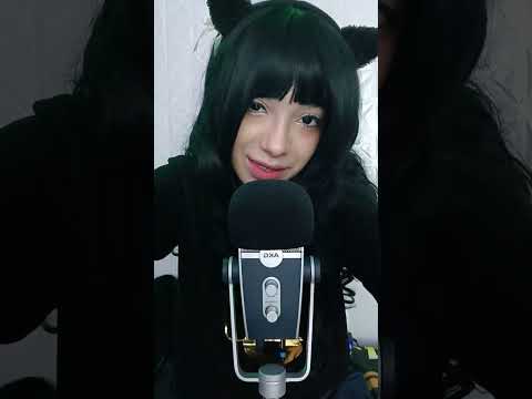 Sua gatinha fazendo massagem em você | asmr #shorts #shortasmr