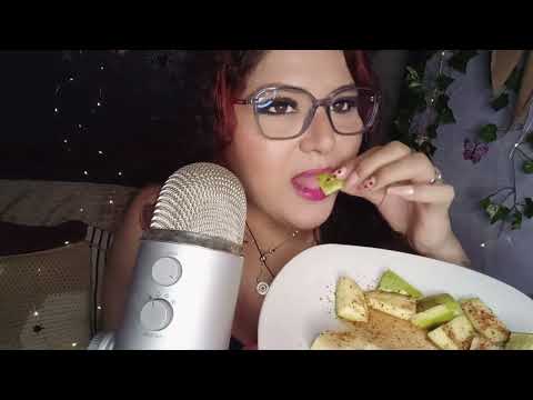 ASMR Comiendo Mango 🥭 verde con tajin, limón y sal/eating green mango with Tajín lemon and salt