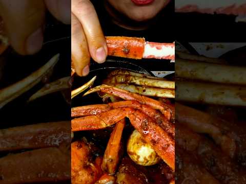 CRABS LEGS SEAFOOD BOIL #asmr #seafood #shorts #food