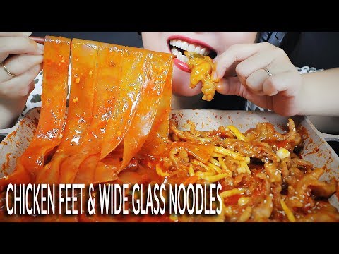 ASMR COOKING SPICY STIR FRIED WIDE GLASS NOODLES WITH CHICKLEN FEET AND MUSHROOM | LINH-ASMR