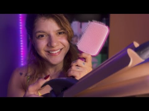 [ASMR] Cabeleireira delicada fazendo um penteado no seu cabelo 