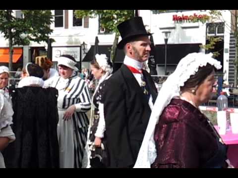 COSTUMES