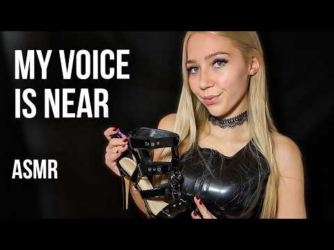[4K USA ASMR] GLOSSY PLATFORM CLICKS✨ BLACK LATEX TOP FRICTION & HIGH HEEL INTERACTION | WHISPERS