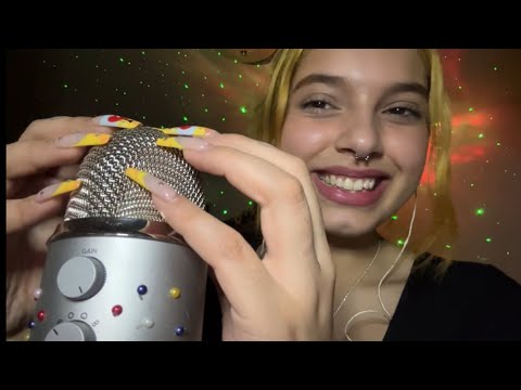 ASMR CON UÑAS 💅|RASCANDO EL MICRÓFONO Y PALABRAS DETONANTES|SOFIWI