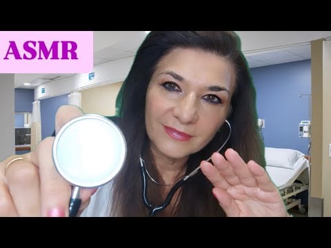 ASMR MÉDICA 👩🏻‍⚕️ de urgencias 🩺 te cura tus heridas 🩹 y te revisa / MUY RELAJANTE 😴